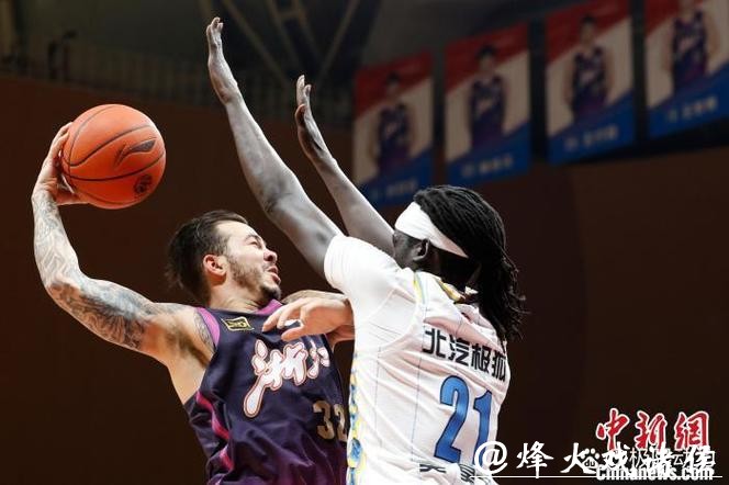 CBA常规赛激战：浙江稠州客场73